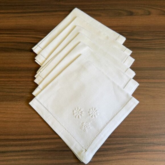 6 Vintage White Linen Napkins 12"x12" Reticulated Edges & Floral Embroidery - Picture 2 of 9